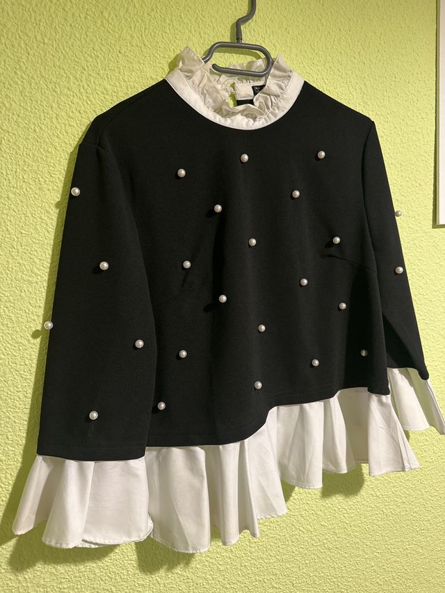 camiseta perlas y volantes shein