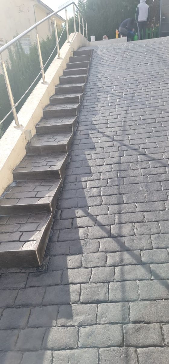 Fachada y hormigón impreso