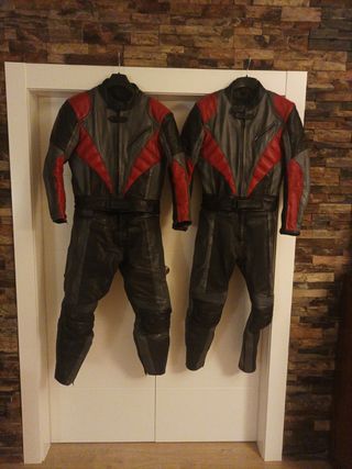 Pareja de monos de piel para moto