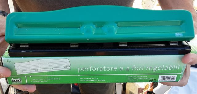 Perforatore a 4 fori regolabile 