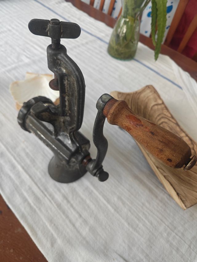 Molino para carne picada antiguo