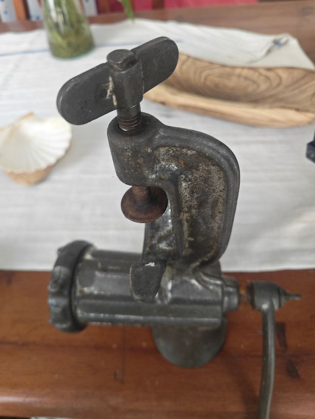 Molino para carne picada antiguo