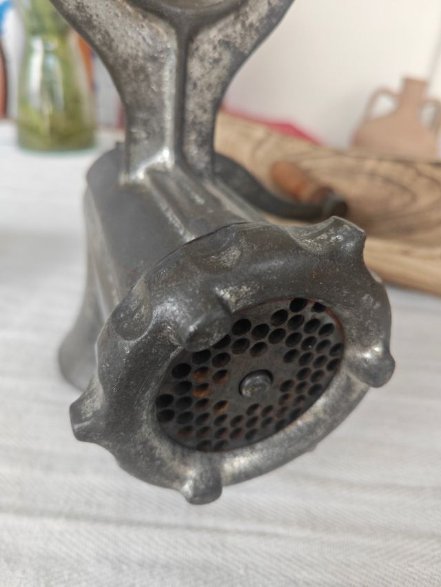 Molino para carne picada antiguo