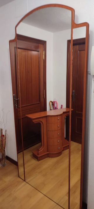 Recibidor con espejo. En Salamanca.