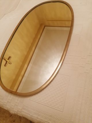 Espejo dorado ovalado