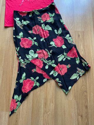 Falda larga asimetrica flores T. 50