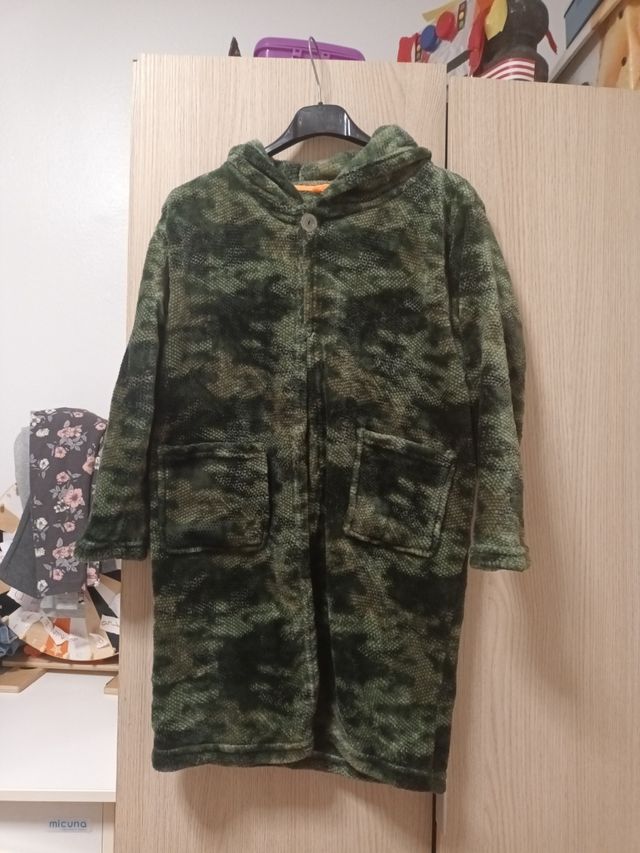 Bata de casa niño serpiente