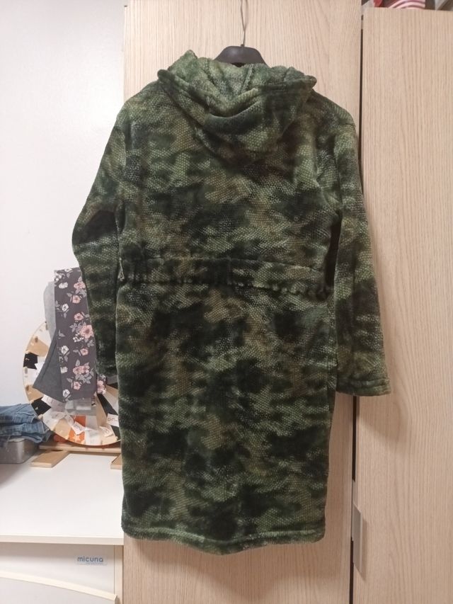 Bata de casa niño serpiente