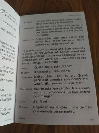 Libro, La Famille Lenoir. En francés. 3 historias