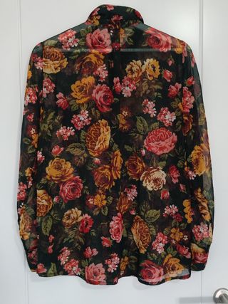 Blusa estampada "Stradivarius".