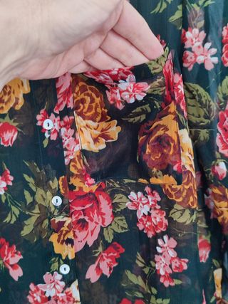 Blusa estampada "Stradivarius".