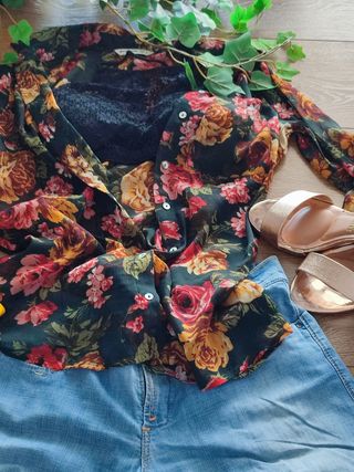 Blusa estampada "Stradivarius".