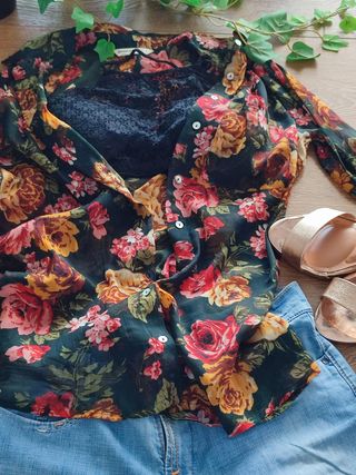 Blusa estampada "Stradivarius".