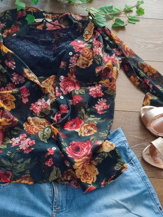 Blusa estampada "Stradivarius".