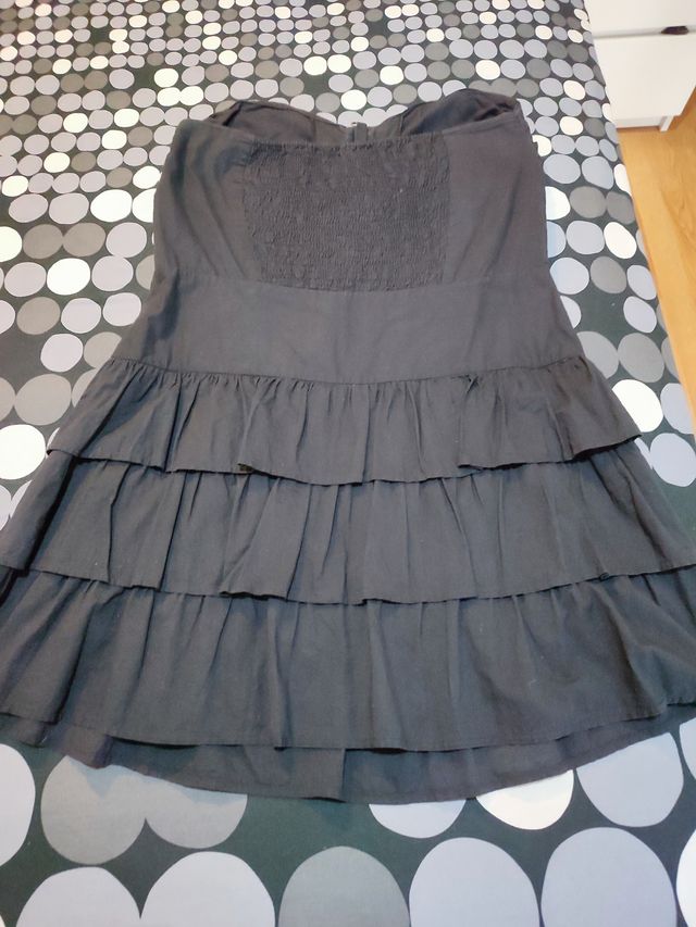 Vestido con volantes y cremallera