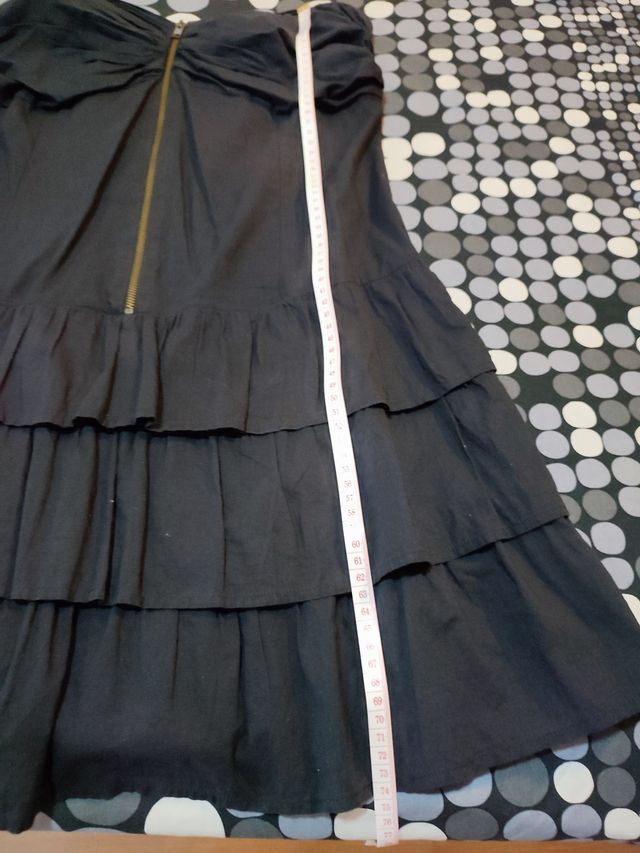 Vestido con volantes y cremallera