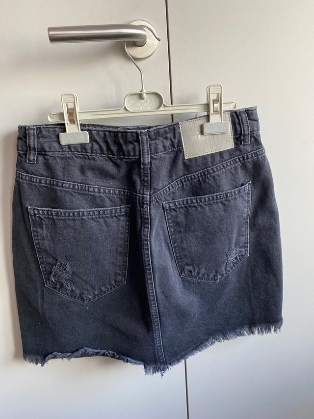 falda vaquera negra pull and bear (L)