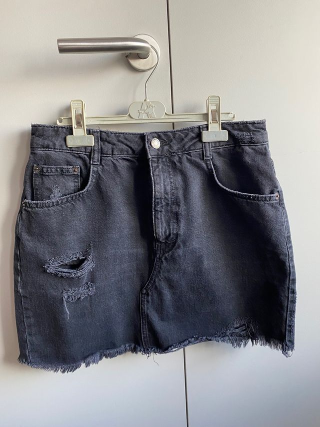falda vaquera negra pull and bear (L)