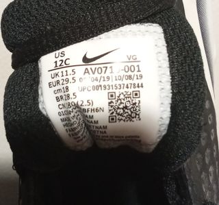 Botas  NikE y Espinilleras fútbol a estrenar.