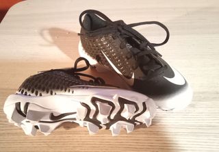 Botas  NikE y Espinilleras fútbol a estrenar.