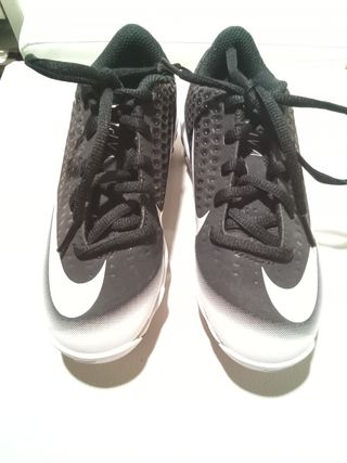 Botas  NikE y Espinilleras fútbol a estrenar.