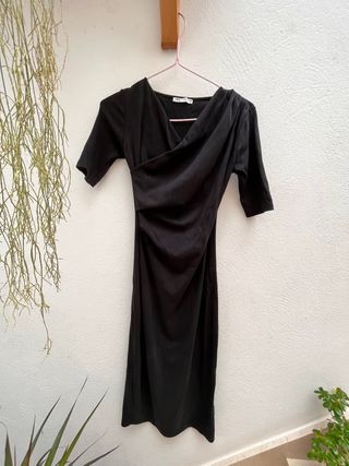 Vestido negro fruncido