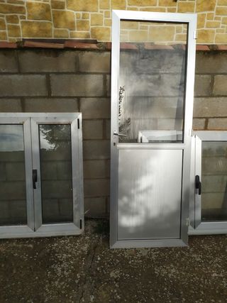 Ventanas y puerta de aluminio