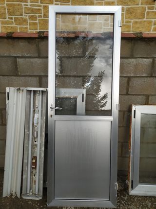 Ventanas y puerta de aluminio