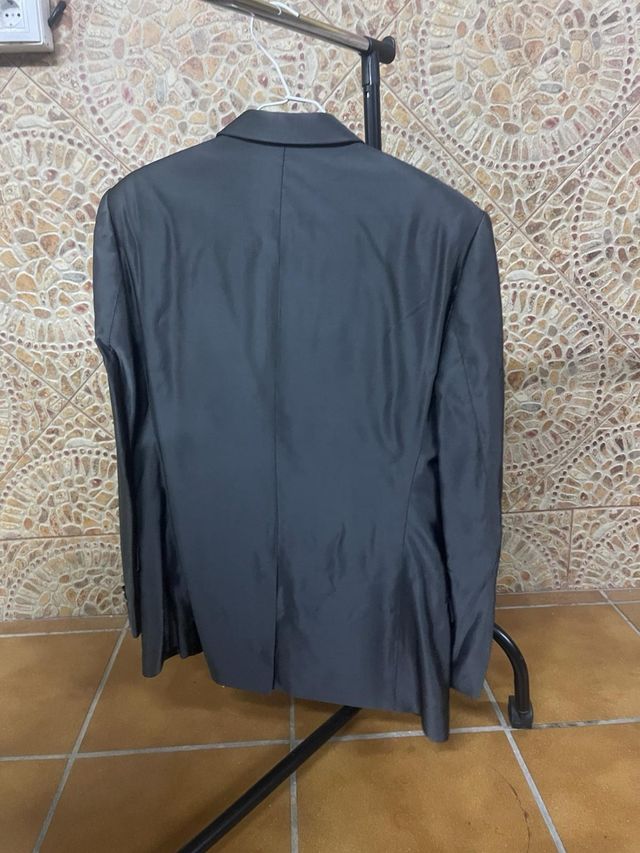 Traje de novio. un solo uso