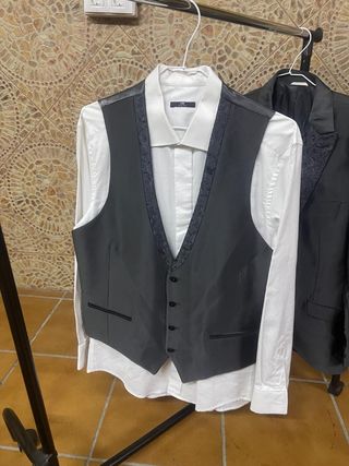 Traje de novio. un solo uso