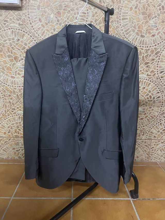 Traje de novio. un solo uso