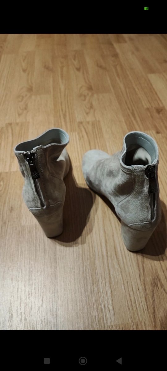 Stivaletti bassi con tacco