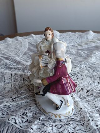 Figura de porcelana antigua