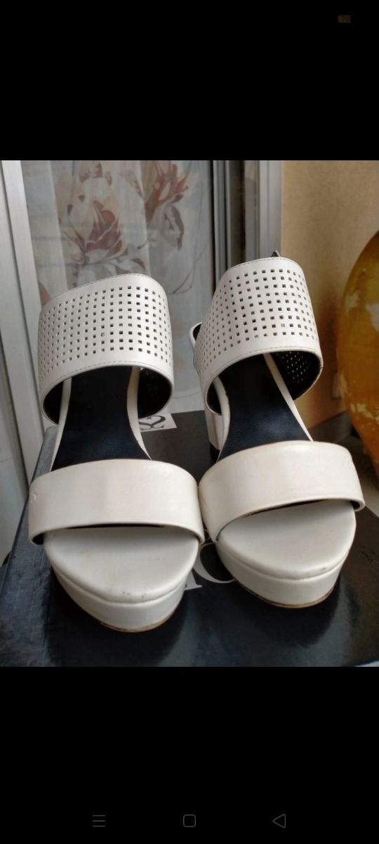 Scarpe aperte col tacco