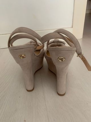 sandalias Guess