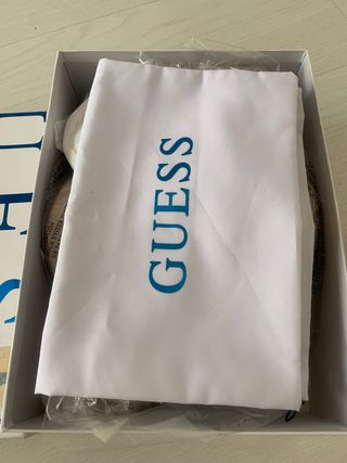 sandalias Guess