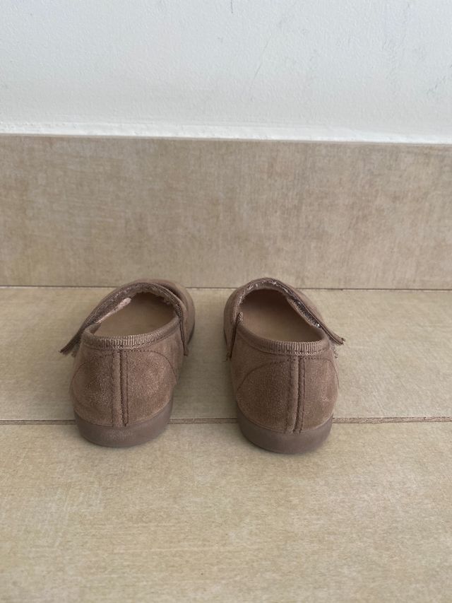 Manoletinas niña color topo talla 22