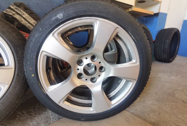 4 Llantas BMW y cubiertas de invierno 17/225 /45
