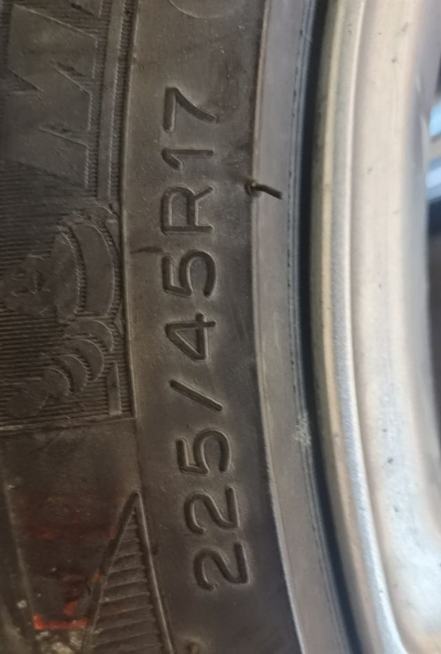 4 Llantas BMW y cubiertas de invierno 17/225 /45