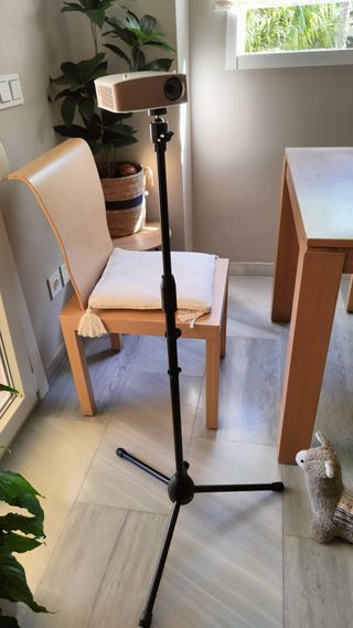 PROYECTOR+TRIPODE