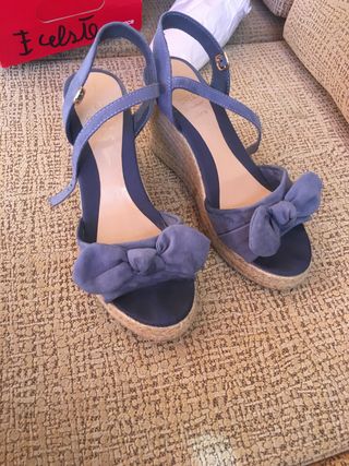 Zapatos de esparto celeste