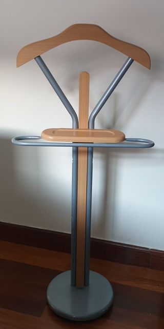 Galán de noche moderno