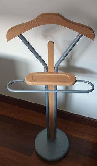 Galán de noche moderno