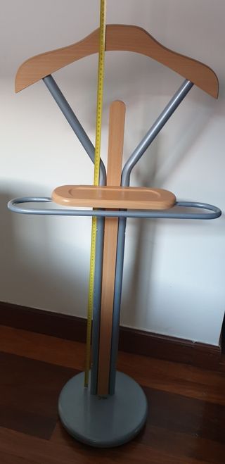 Galán de noche moderno