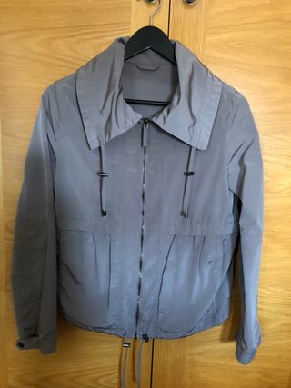 Chubasquero ligero corto. S. Massimo Dutti