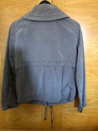 Chubasquero ligero corto. S. Massimo Dutti