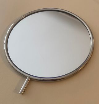 Espejo redondo 18cm x 18cm asa alargada metálica