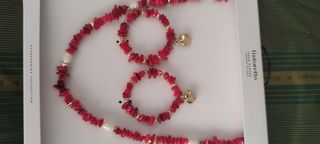 Conjunto de pendientes y collar