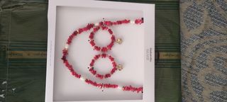 Conjunto de pendientes y collar