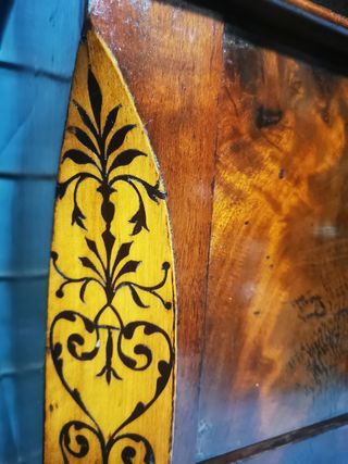 Cómoda cajonera. Antigua.